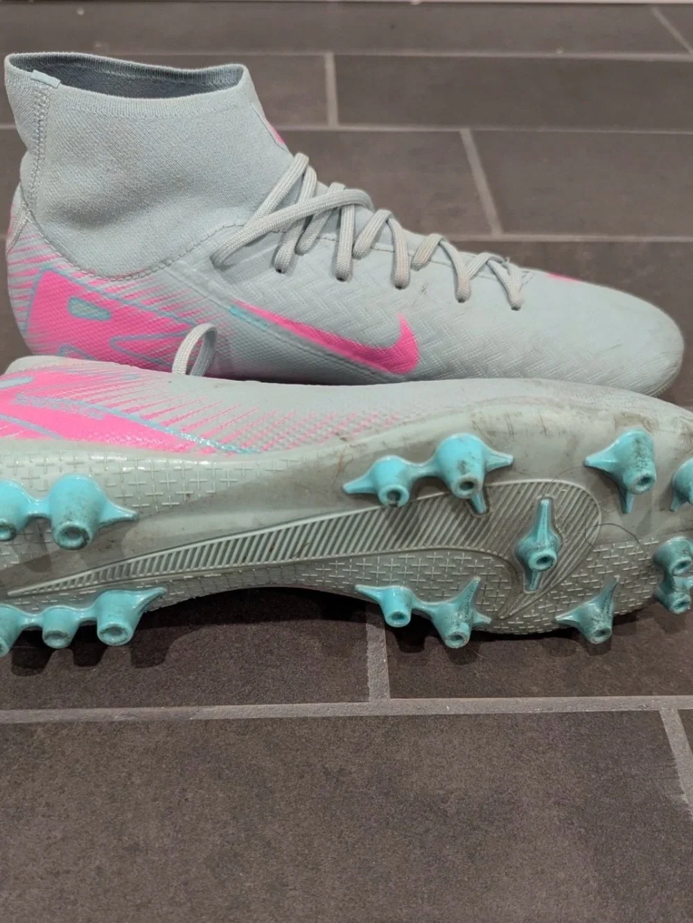 Nike Men’s 9 Mercurial Superfly  Soccer cleats/shin pads/socks